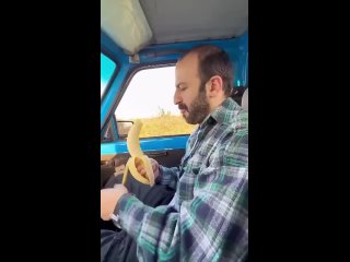 climbed under the tail | @videfunny